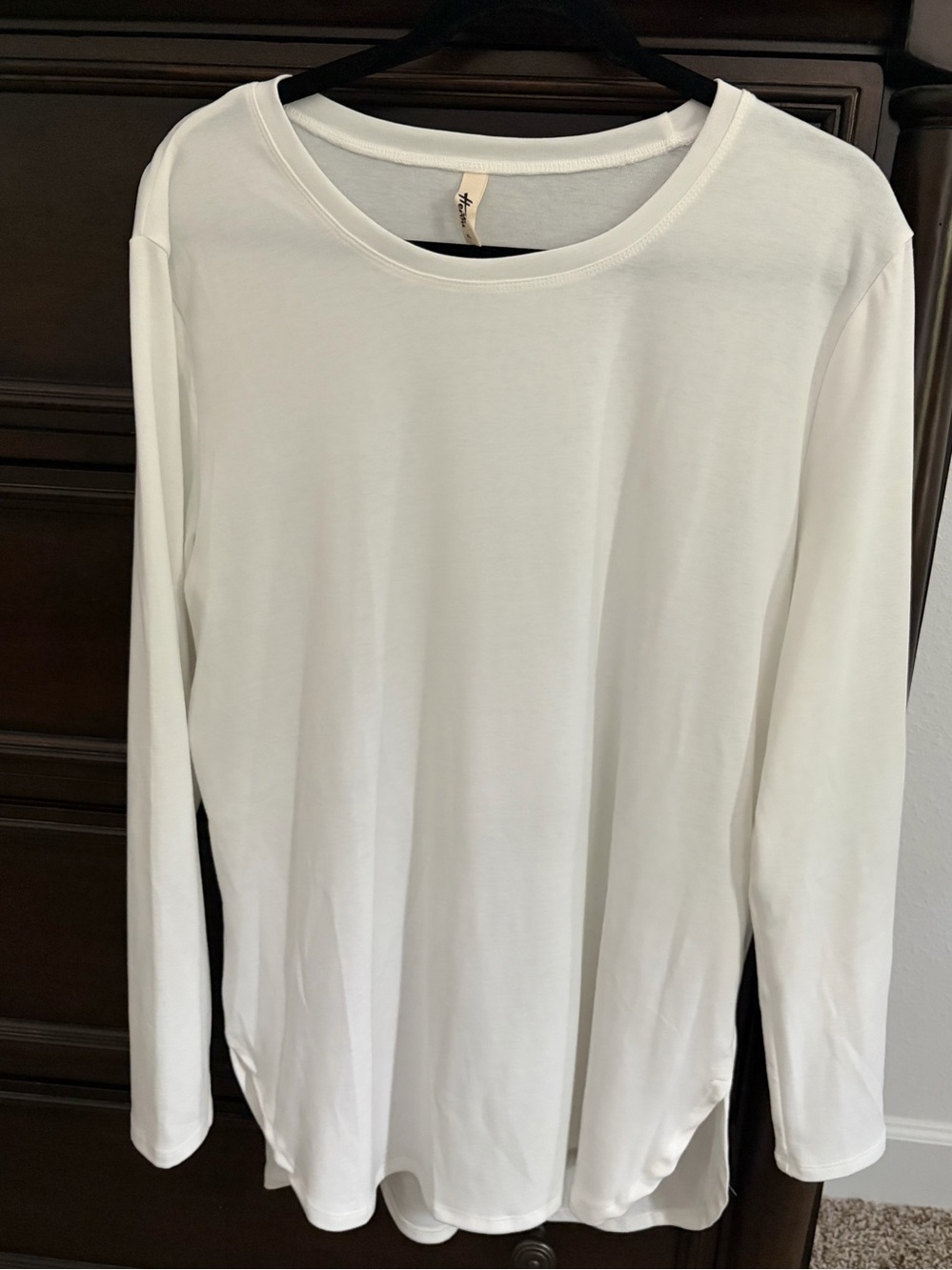 Women's NWOT White Long-Sleeve Crewneck (Size XL)